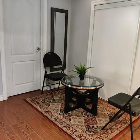 Spacious Mbr Near Kennedy Subway & Go Τορόντο Εξωτερικό φωτογραφία
