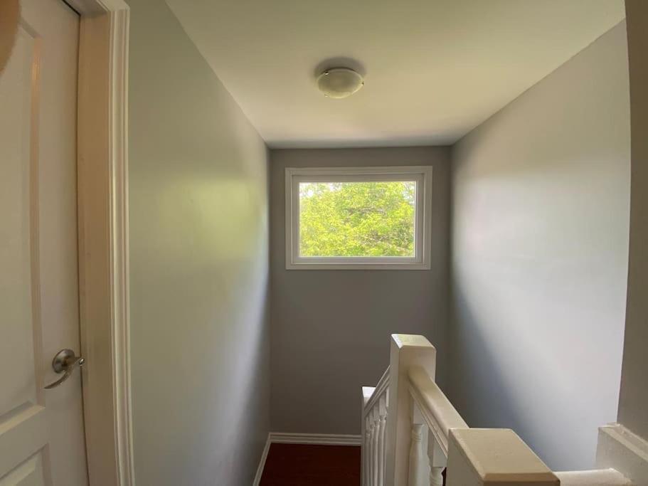 Spacious Mbr Near Kennedy Subway & Go Τορόντο Εξωτερικό φωτογραφία