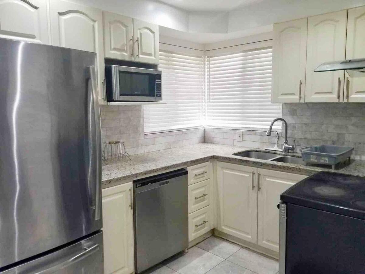 Spacious Mbr Near Kennedy Subway & Go Τορόντο Εξωτερικό φωτογραφία
