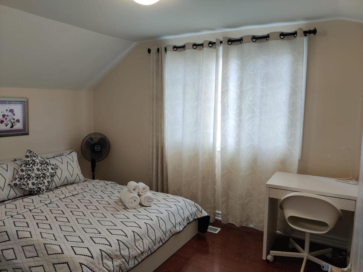 Spacious Mbr Near Kennedy Subway & Go Τορόντο Εξωτερικό φωτογραφία