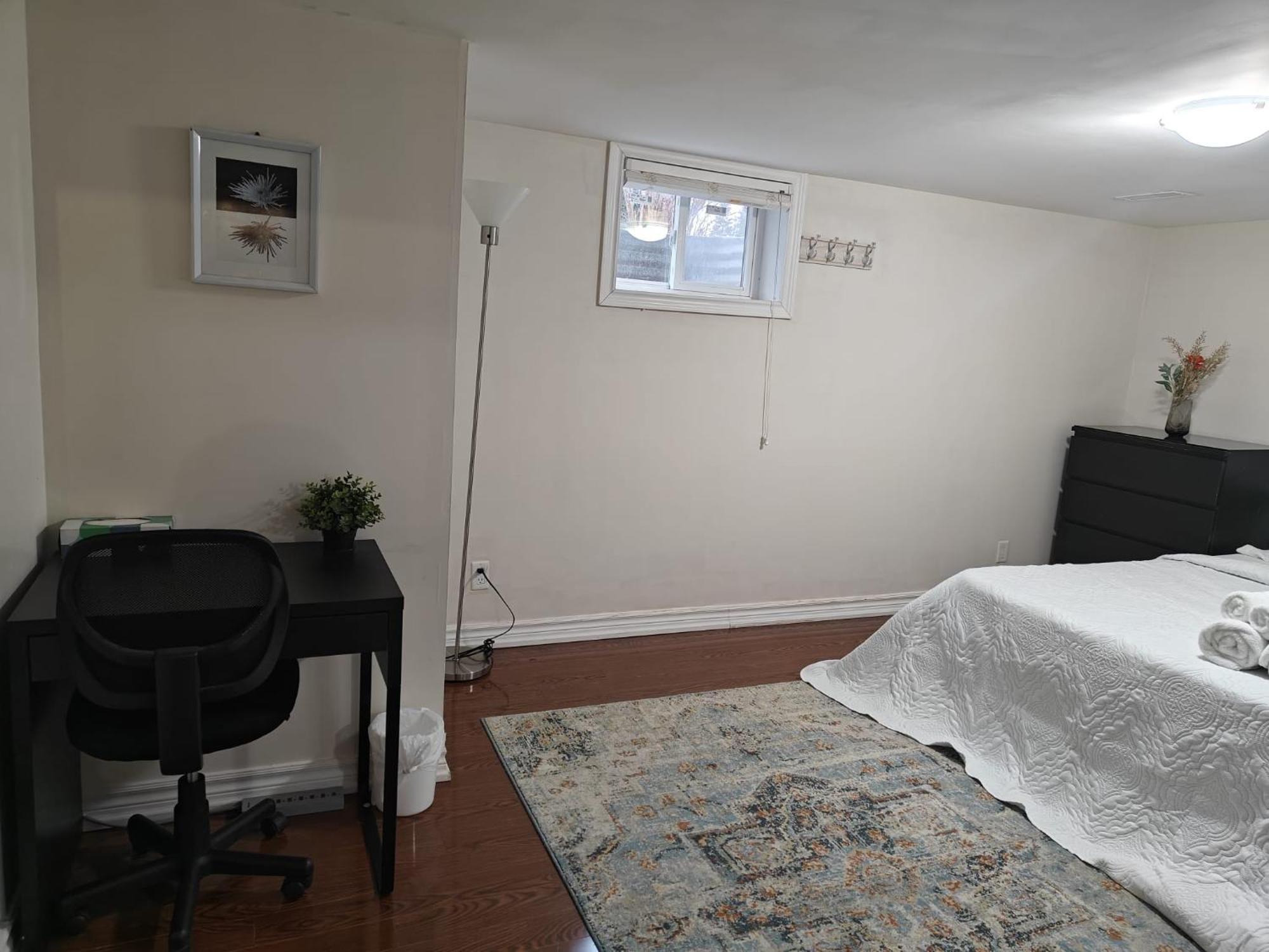 Spacious Mbr Near Kennedy Subway & Go Τορόντο Εξωτερικό φωτογραφία