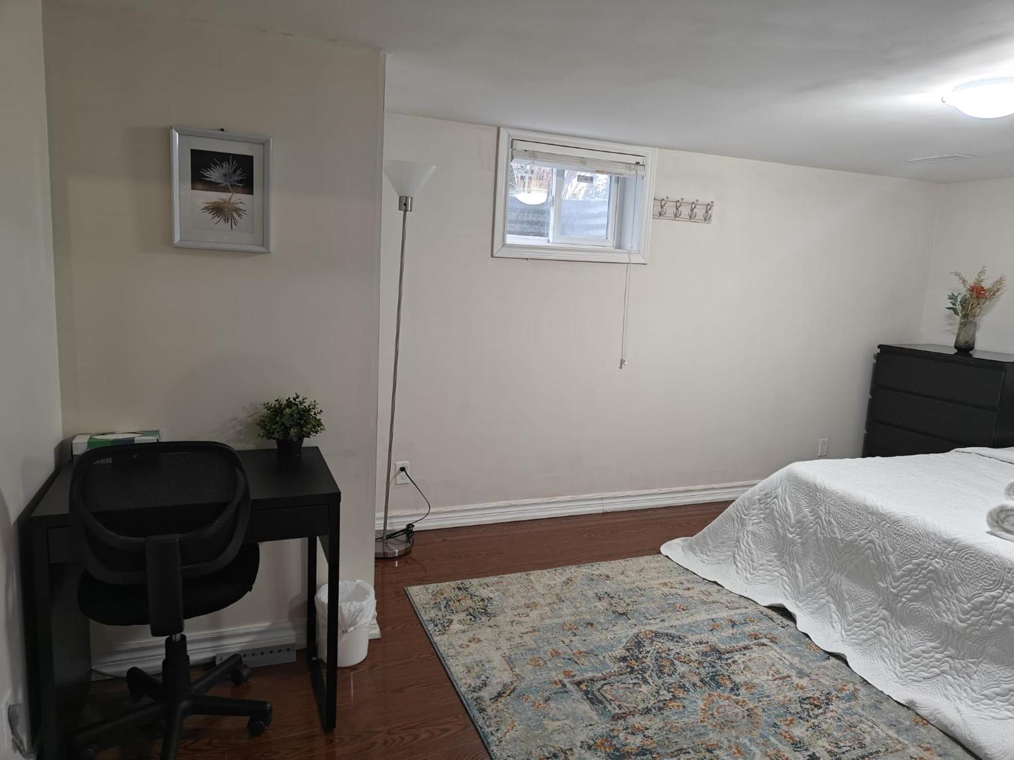Spacious Mbr Near Kennedy Subway & Go Τορόντο Εξωτερικό φωτογραφία