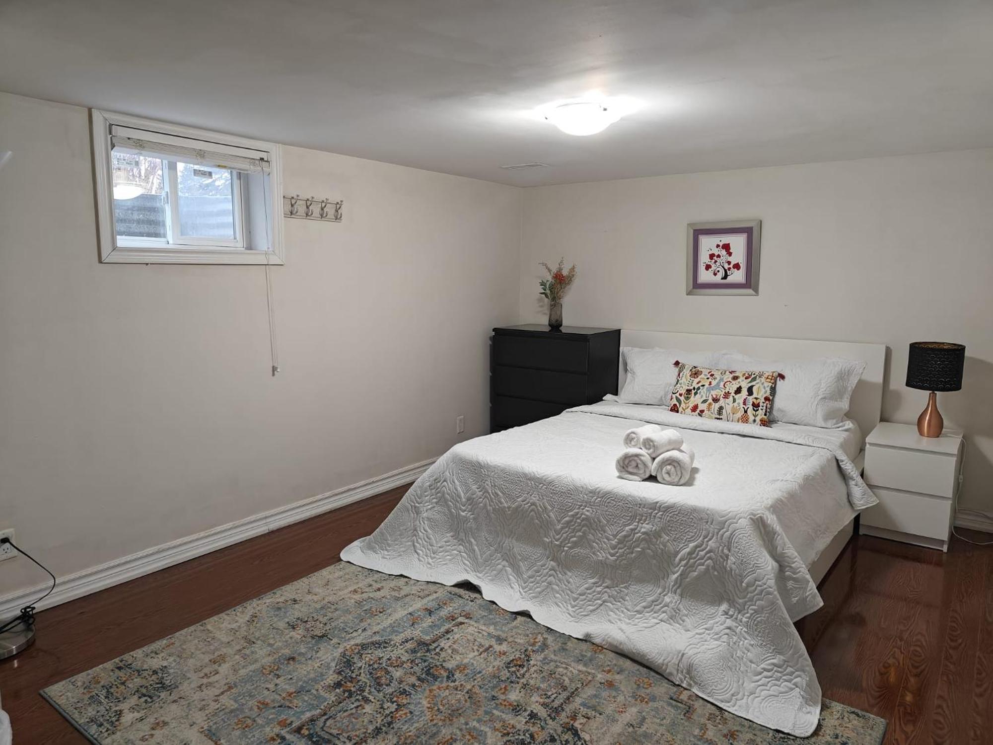 Spacious Mbr Near Kennedy Subway & Go Τορόντο Εξωτερικό φωτογραφία