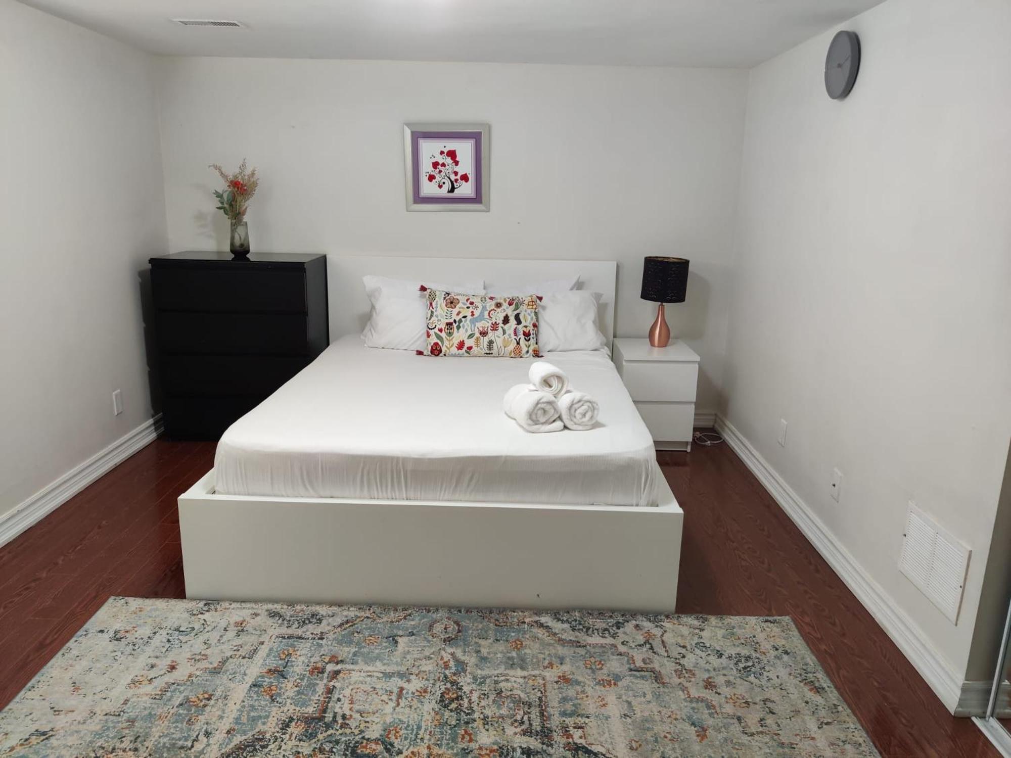 Spacious Mbr Near Kennedy Subway & Go Τορόντο Εξωτερικό φωτογραφία