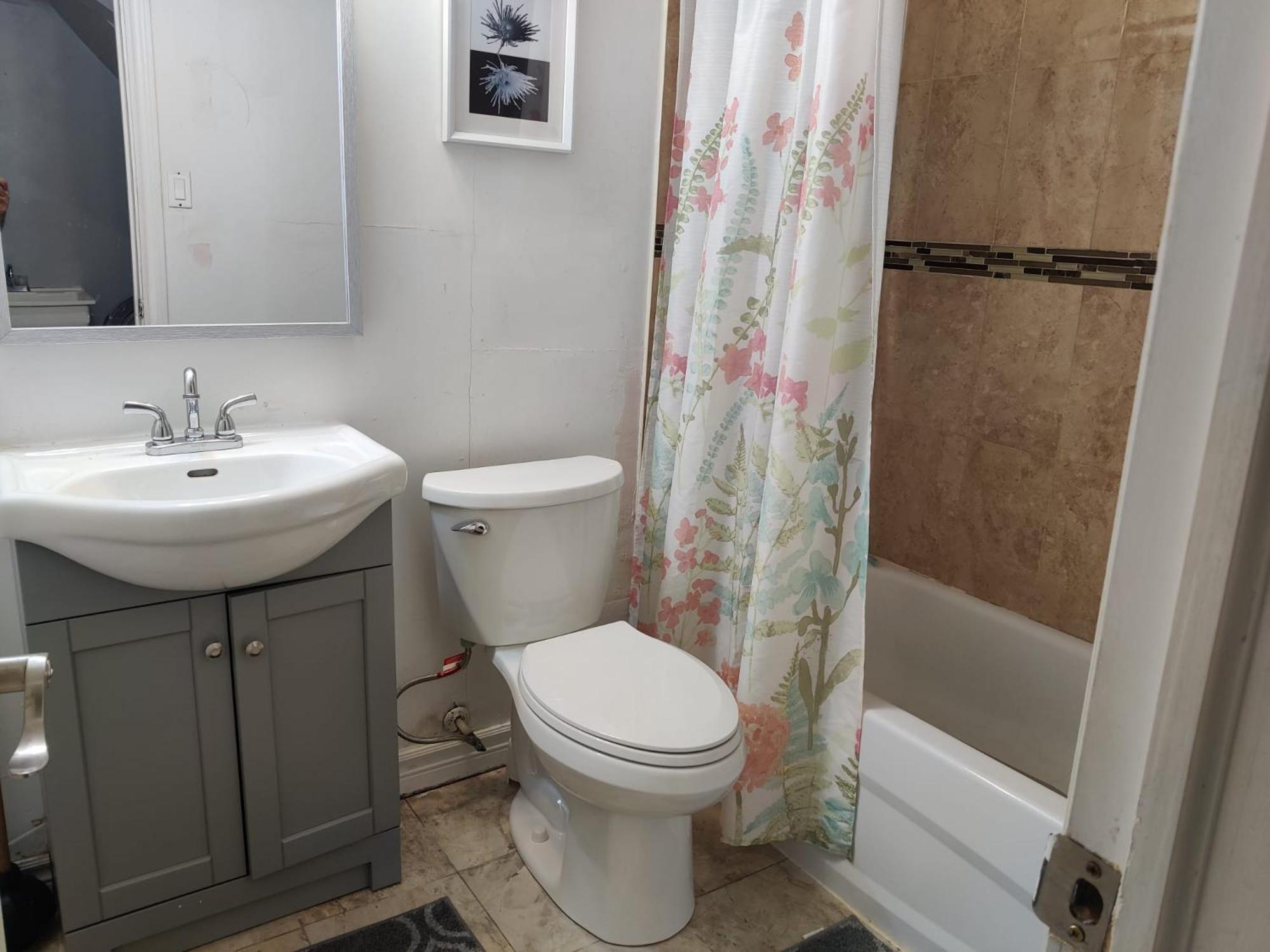 Spacious Mbr Near Kennedy Subway & Go Τορόντο Εξωτερικό φωτογραφία