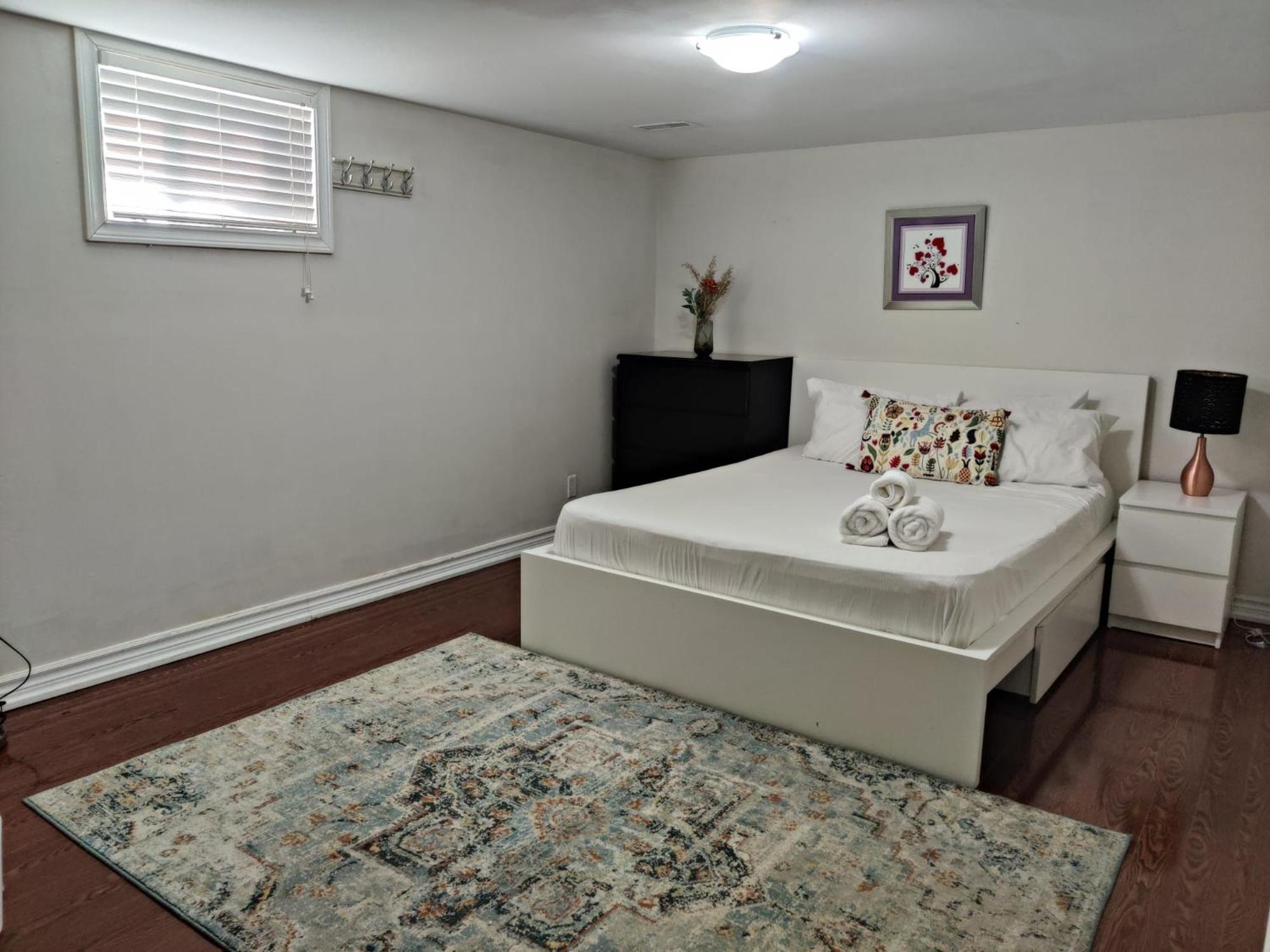 Spacious Mbr Near Kennedy Subway & Go Τορόντο Εξωτερικό φωτογραφία