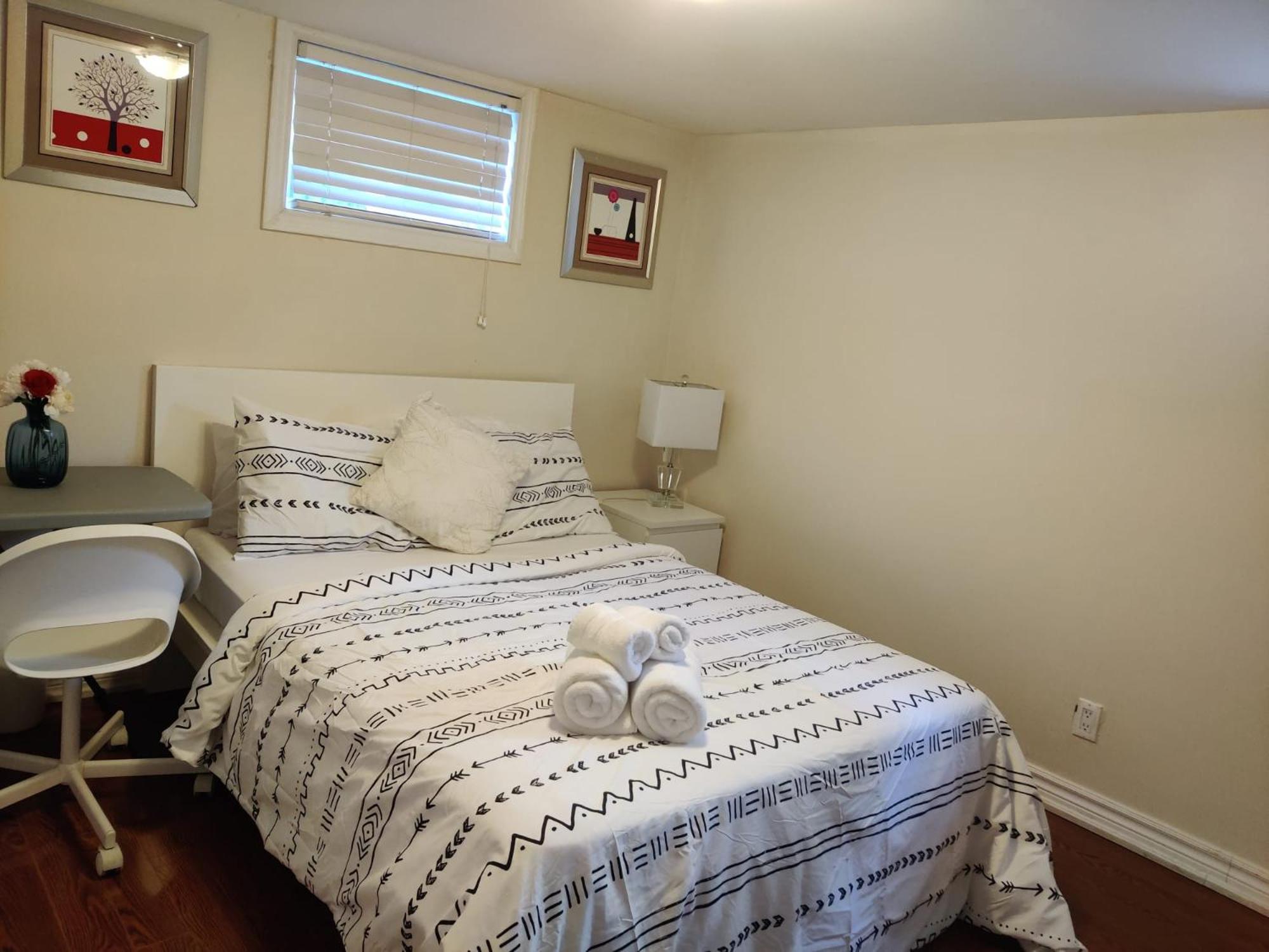 Spacious Mbr Near Kennedy Subway & Go Τορόντο Εξωτερικό φωτογραφία