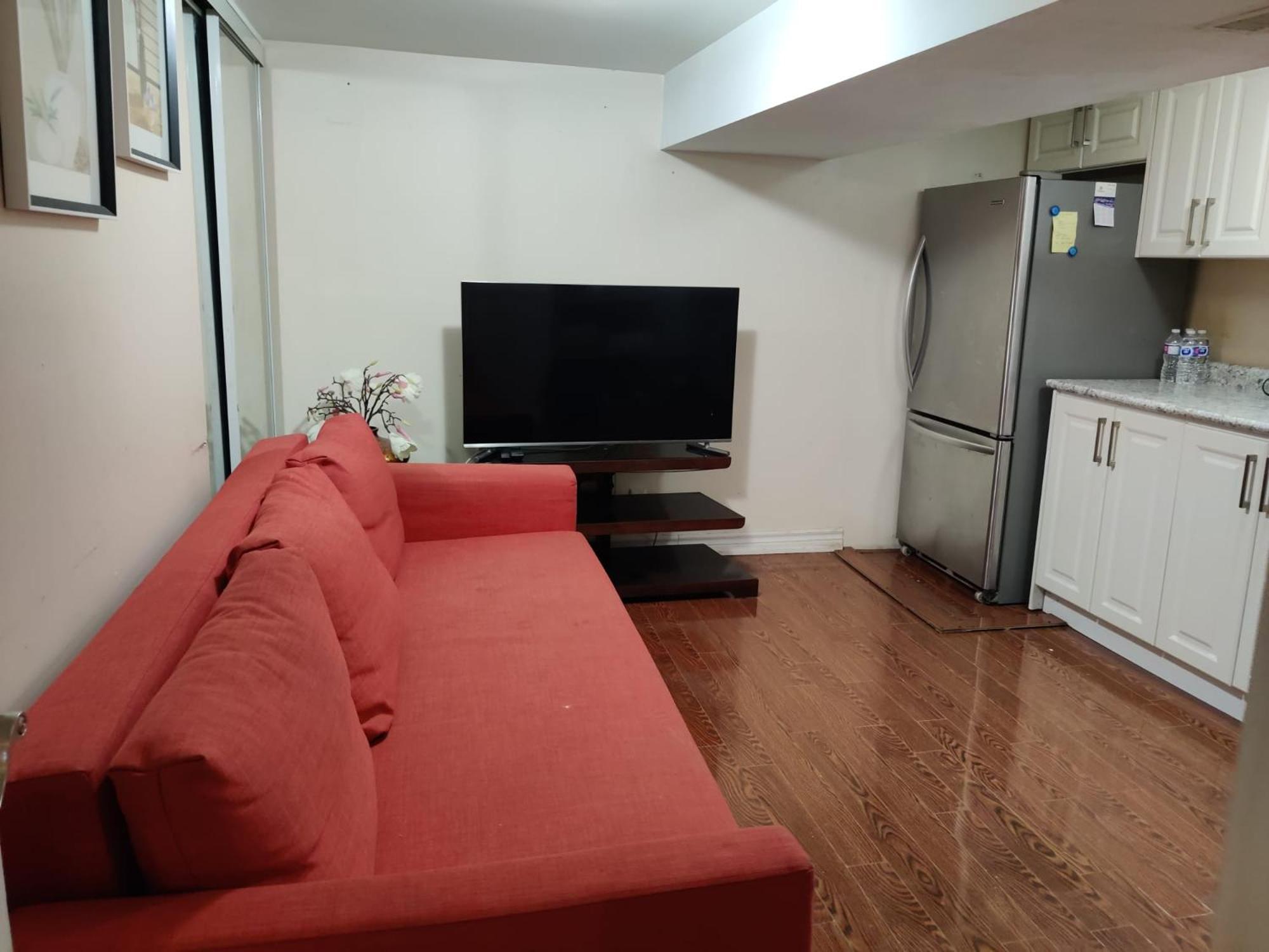 Spacious Mbr Near Kennedy Subway & Go Τορόντο Εξωτερικό φωτογραφία