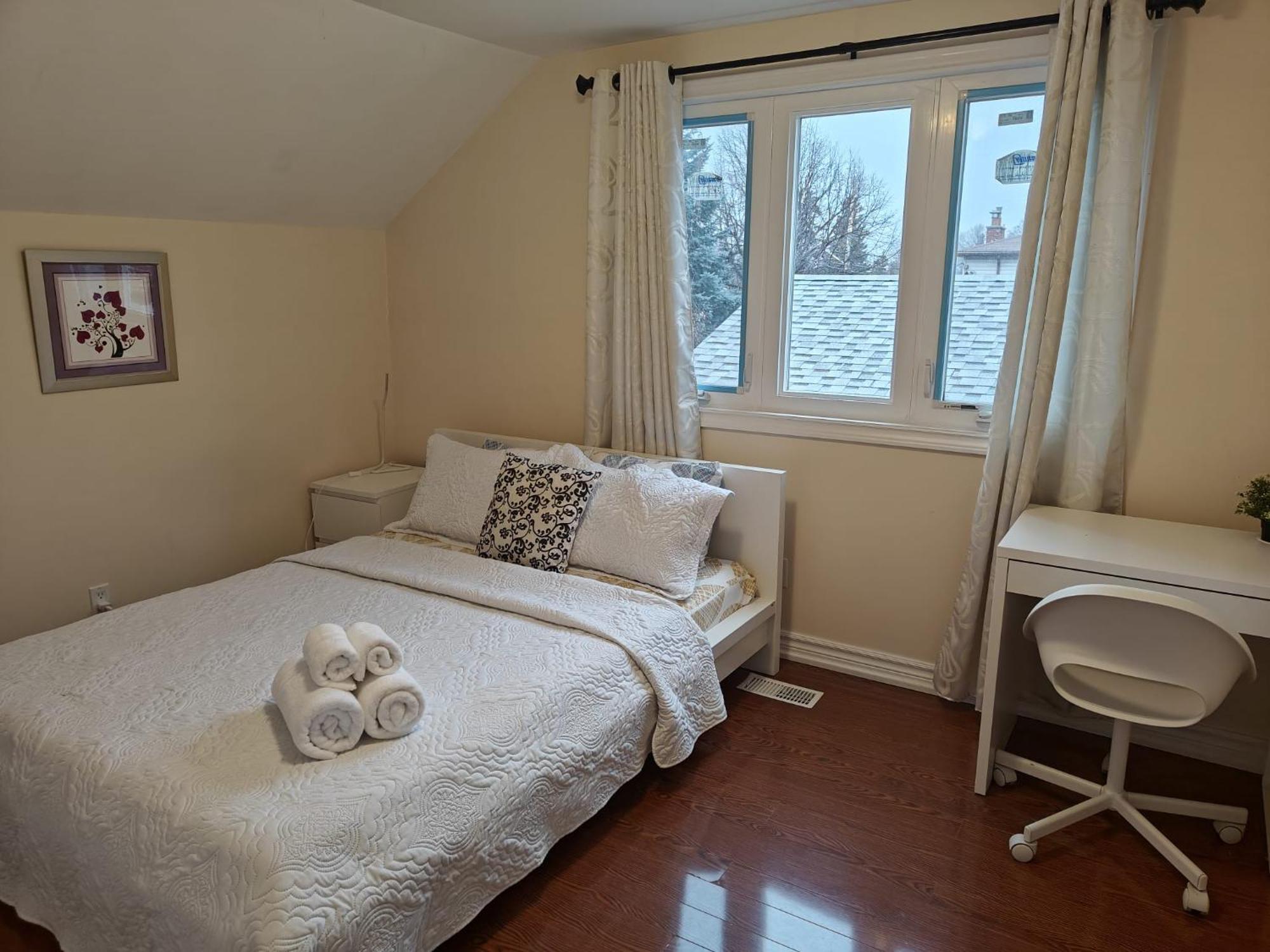 Spacious Mbr Near Kennedy Subway & Go Τορόντο Εξωτερικό φωτογραφία