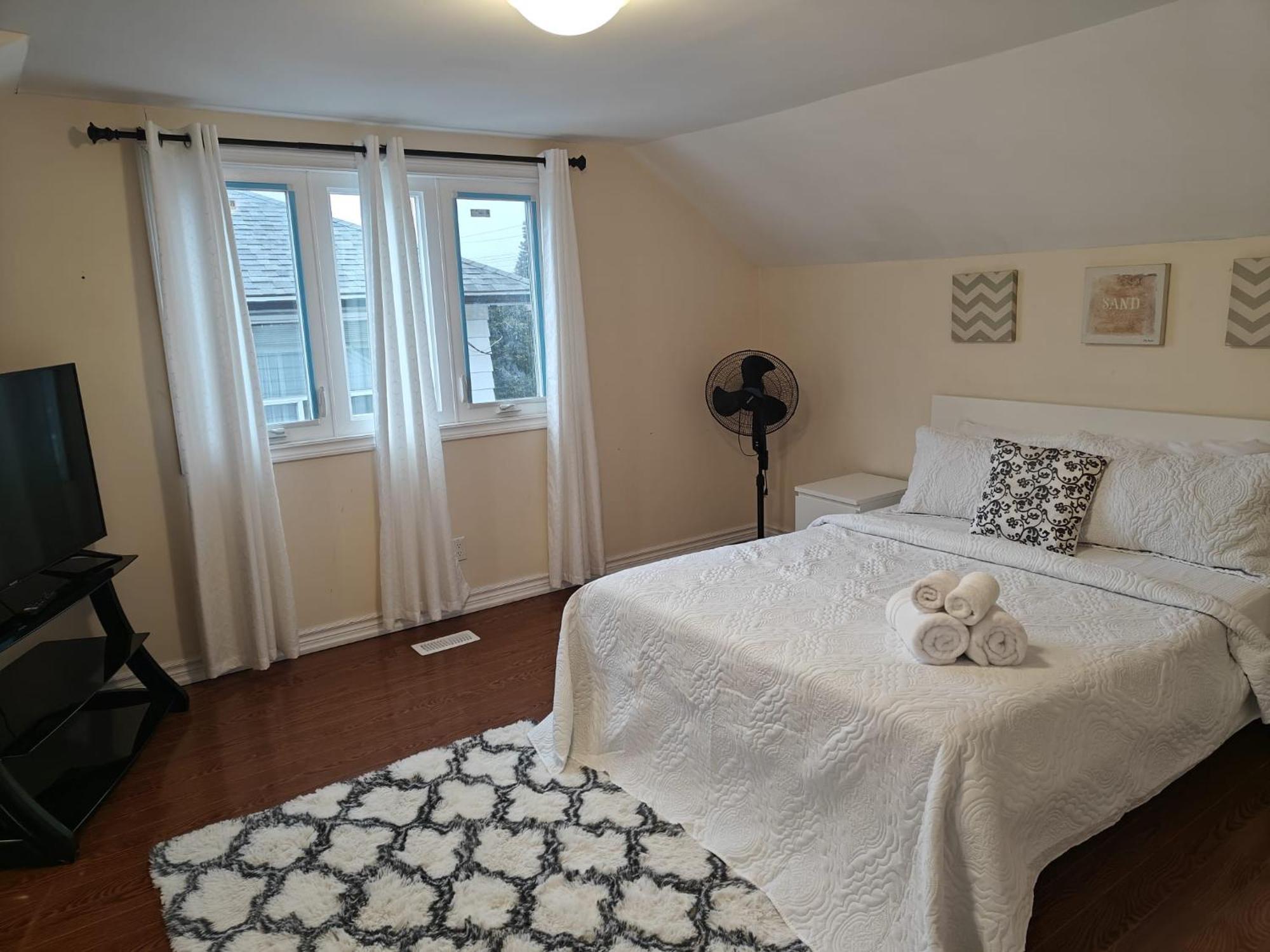 Spacious Mbr Near Kennedy Subway & Go Τορόντο Εξωτερικό φωτογραφία