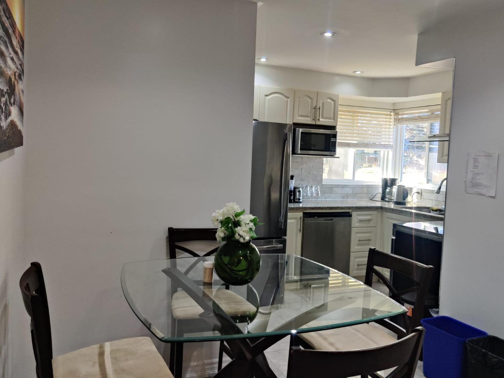 Spacious Mbr Near Kennedy Subway & Go Τορόντο Εξωτερικό φωτογραφία