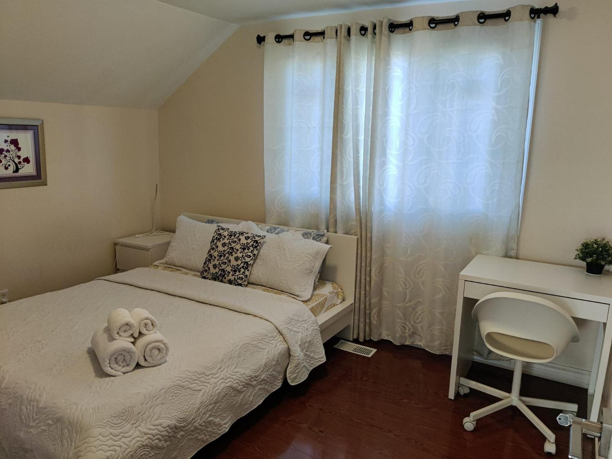 Spacious Mbr Near Kennedy Subway & Go Τορόντο Εξωτερικό φωτογραφία