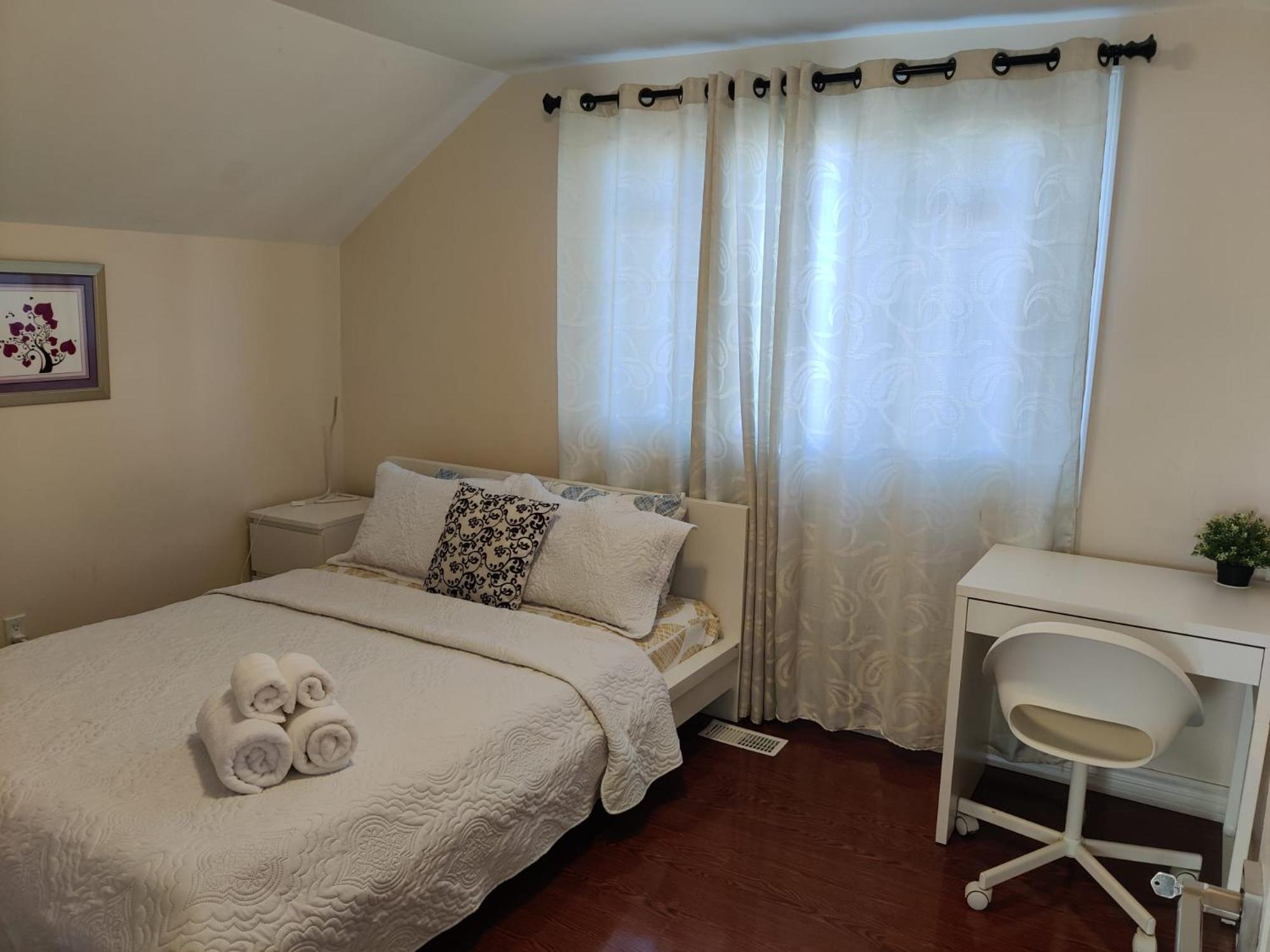 Spacious Mbr Near Kennedy Subway & Go Τορόντο Εξωτερικό φωτογραφία