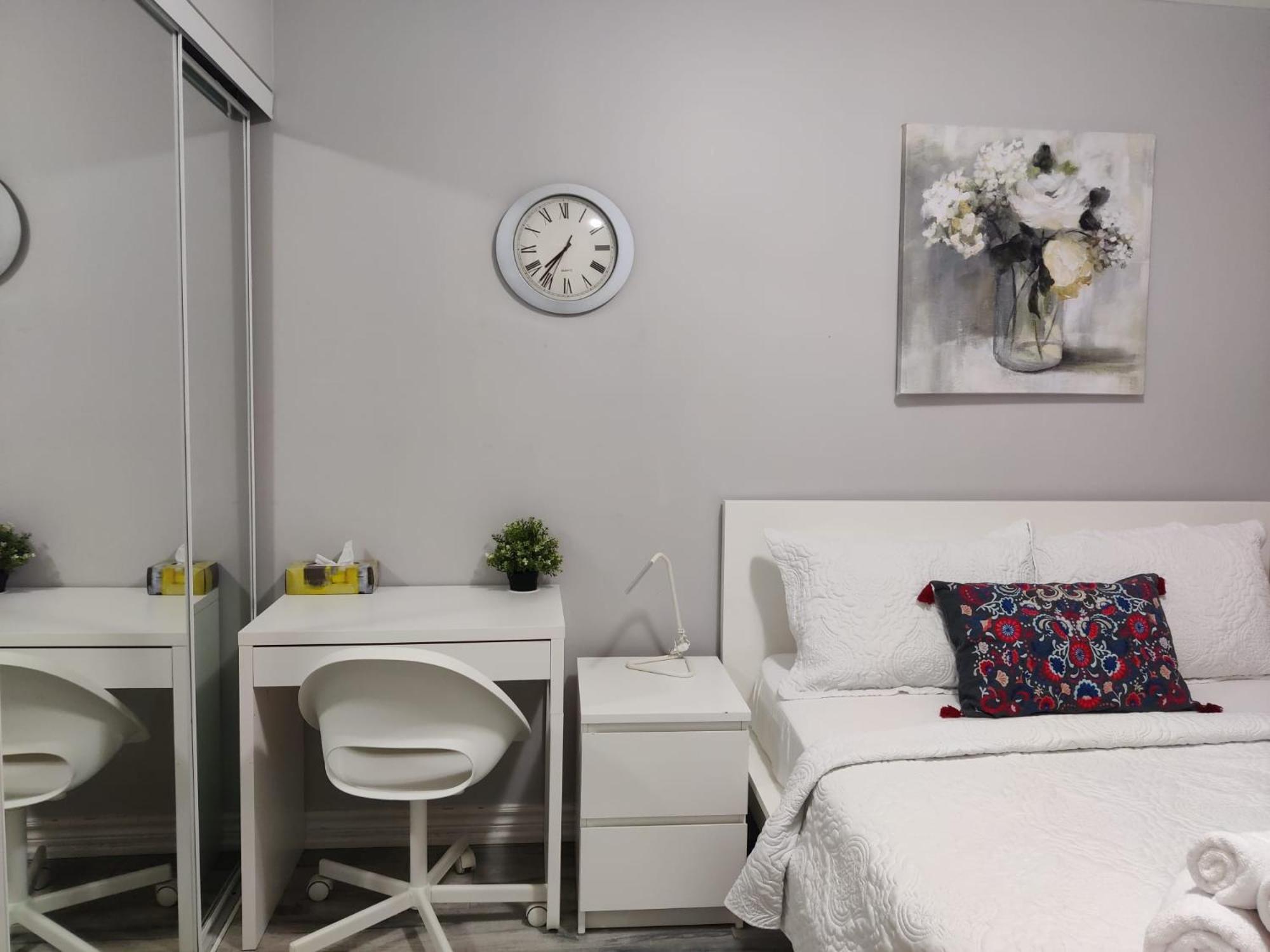 Spacious Mbr Near Kennedy Subway & Go Τορόντο Εξωτερικό φωτογραφία