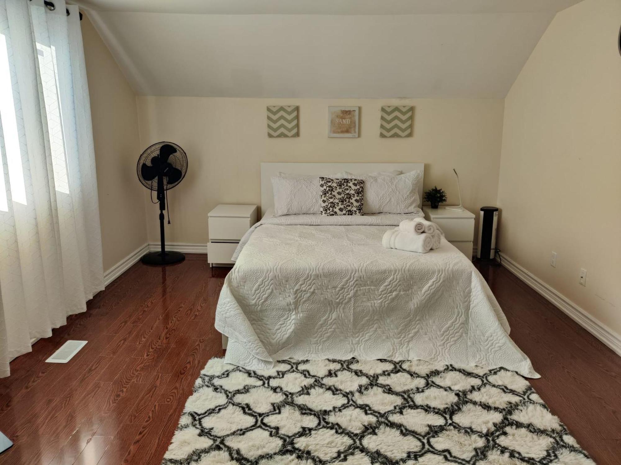 Spacious Mbr Near Kennedy Subway & Go Τορόντο Εξωτερικό φωτογραφία